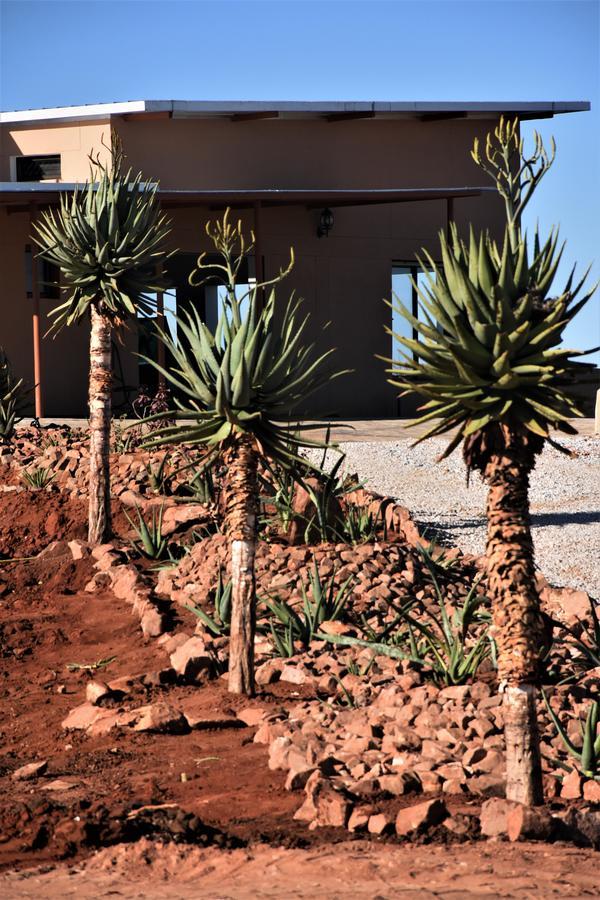 Cheetah View Lodge Otjiwarongo Exterior foto